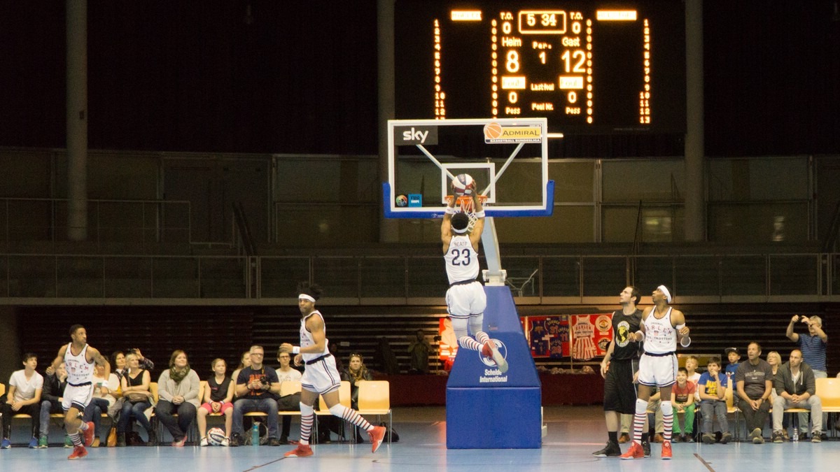O Fotomagazin / Harlem Globetrotters in der TipsArena 2016